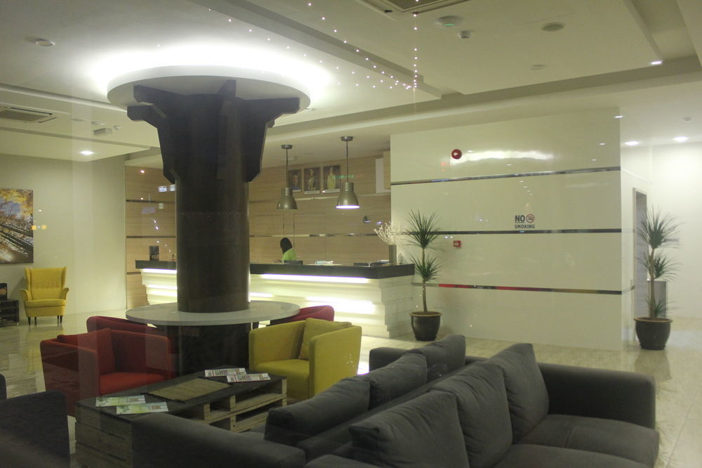 The Inn Bintulu Extérieur photo