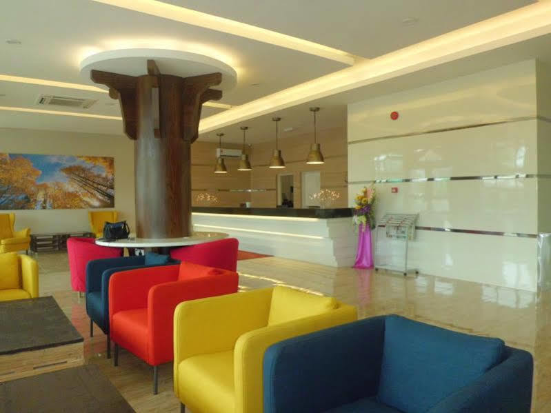 The Inn Bintulu Extérieur photo