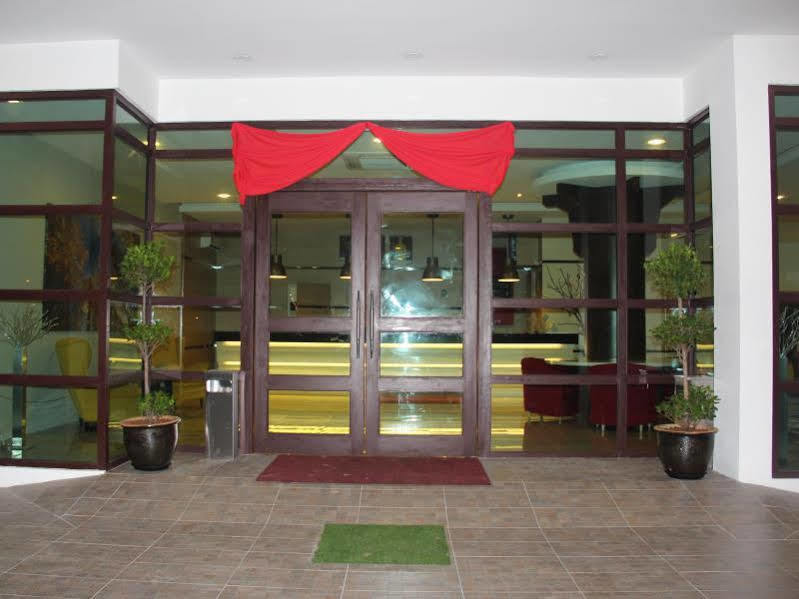 The Inn Bintulu Extérieur photo